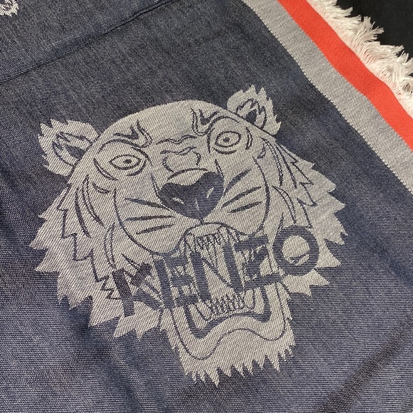 Authentic Kenzo Multi Tiger Heads blue scarf - Picture 2 of 5